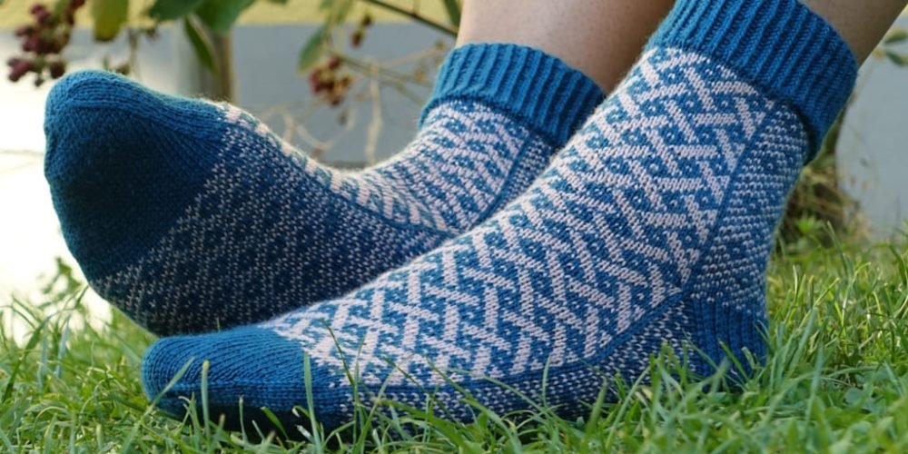 [Вяжи.ру] Жаккардовые носки спицами Jaegerzaunsocks (Ducathi)
